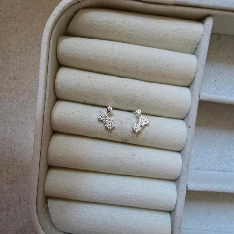 BRINCO DUAS ESTRELAS CRAVEJADO