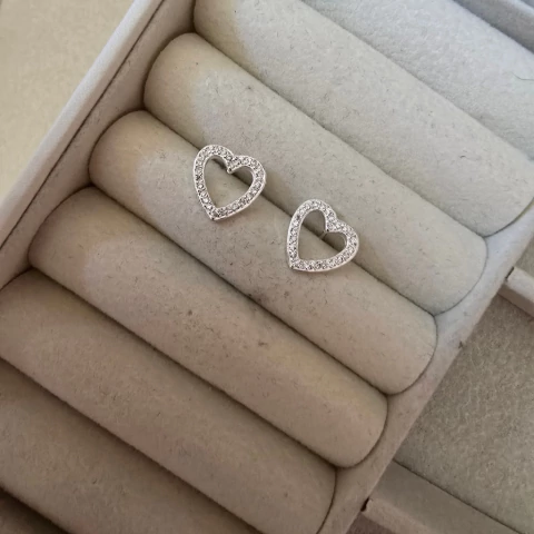 BRINCO CORAÇÃO CRAVEJADO VAZADO