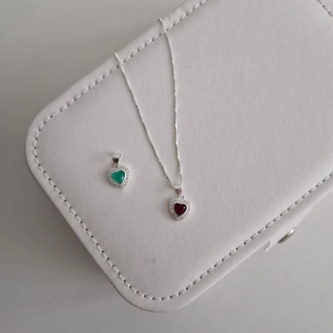 COLAR CORAÇÃO DE PEDRA CRAVEJADO