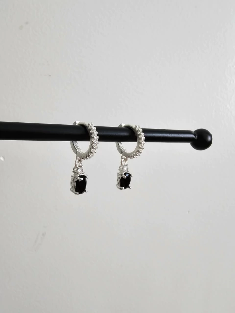 ARGOLA CLICK REDONDA CRAVEJADA PINGENTE GOTA ONYX