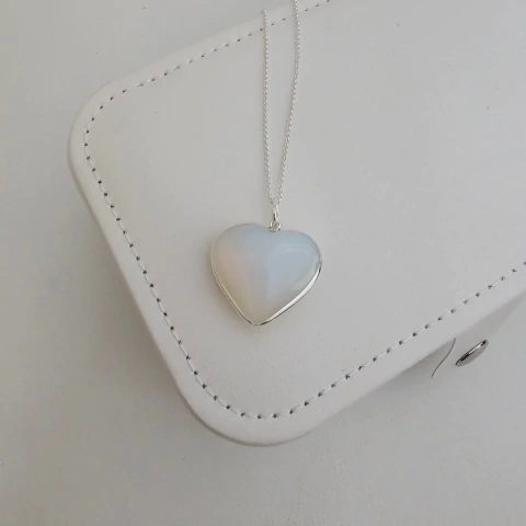 COLAR PINGENTE PEDRA NATURAL CORAÇÃO - comprar online