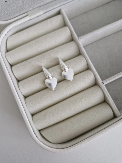 BRINCO DUPLO GOTA E CORAÇÃO