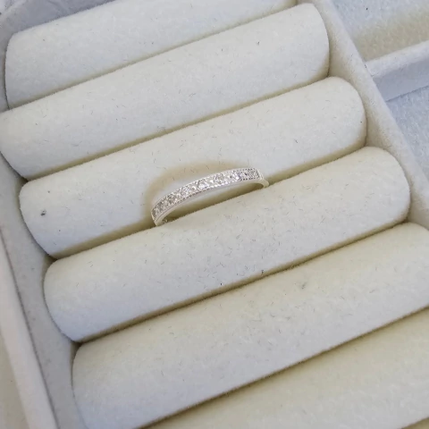 ANEL APARADOR TRABALHADO COM MICROZIRCONIAS