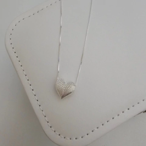 COLAR CORAÇÃO TELA - comprar online