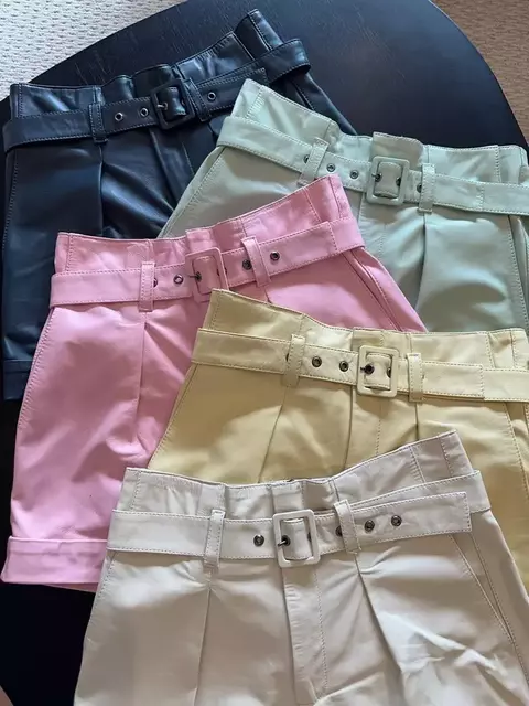 Short Alfaiataria Ângela Felicitá em Couro - comprar online
