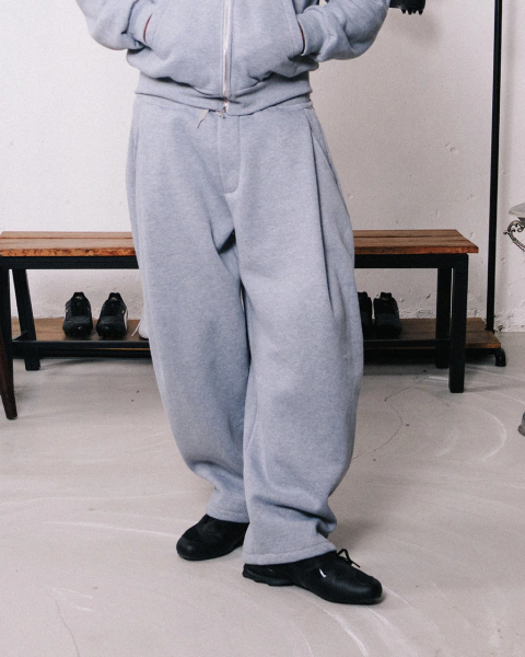 Calça Moletom com Pregas "New Classic"