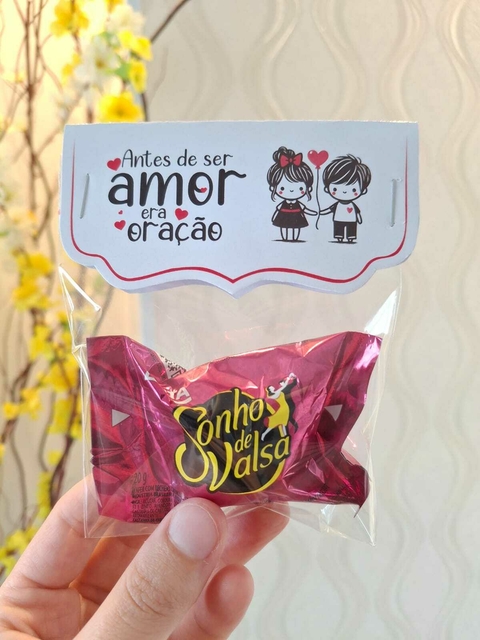 Lapela | Antes de ser amor era oração
