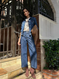 Calça Wide Leg Cropped com Recortes Four One