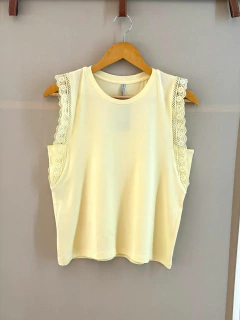 BLUSA VISCOMALHA C/DETALHE RENDA DEL AMO