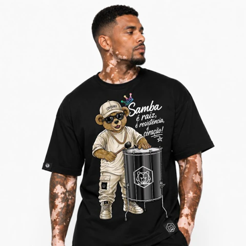 Camiseta Oversized Lovushka Urso Tocando Surdo