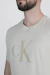 CAMISETA CALVIN KLEIN JEANS LOGO GEL MONOGRAM AREIA - USE RICO