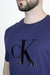 CAMISETA CALVIN KLEIN JEANS LOGO GEL MONOGRAM AZUL CARBONO - USE RICO