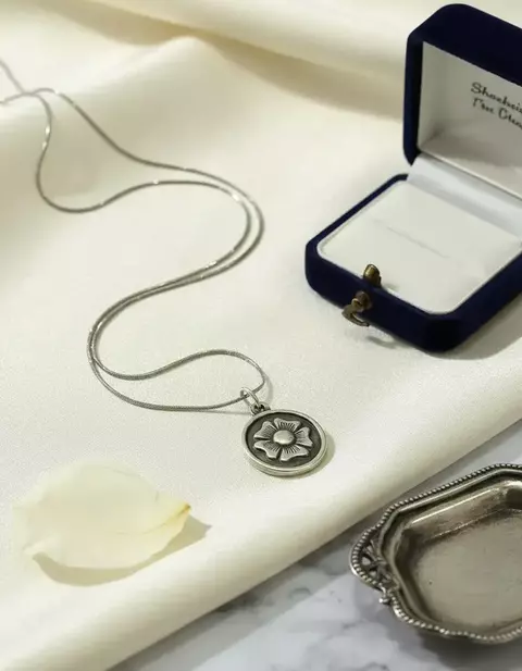 DIJE FLOR DEL NARCISO - comprar online