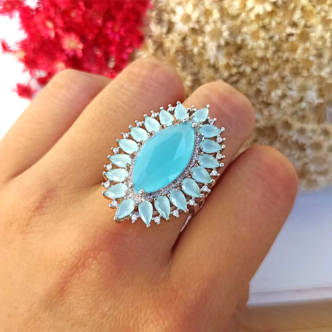 Anel Topo Oval com Cristais Azul e Zircônias Folheado em Ródio Branco - comprar online