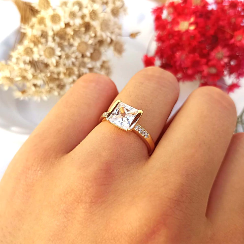 Anel Solitário com Zircônia Quadrada Folheado em Ouro 18K - comprar online