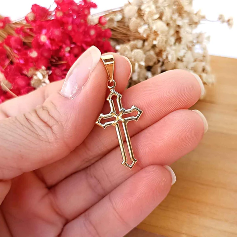 Pingente Religioso de Cruz com Detalhes Vazados e X Folheado em Ouro 18K - comprar online