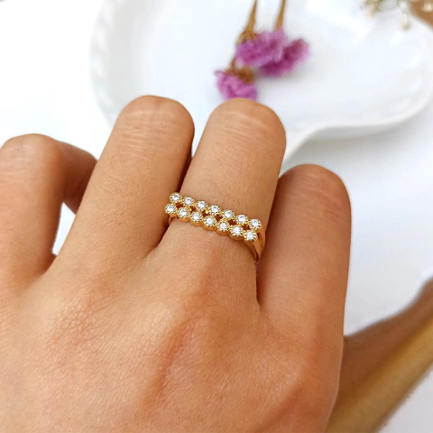 Anel com Frente Quadrada e Dupla Fileira de Zircônias Transparentes Folheado em Ouro 18K - comprar online