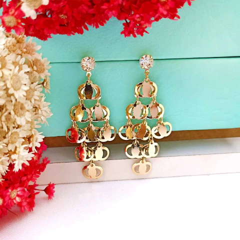 Brinco Cascata com Pingentes Vazados Folheado em Ouro 18K