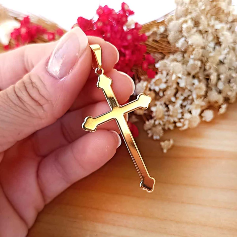 Pingente Religioso Grande de Cruz Lisa Folheado em Ouro 18K - comprar online
