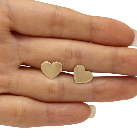 Brinco Coração Chapeado com Detalhes na Borda Folheado em Ouro 18K - comprar online