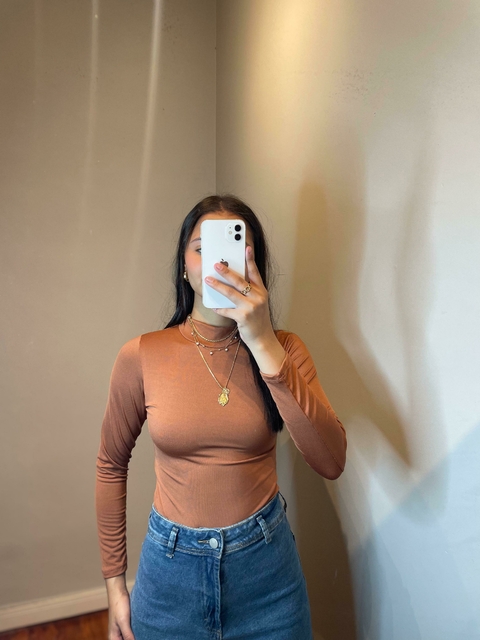 Body Manga Longa Gola Alta - Marrom - comprar online