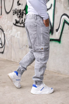 LAS TONINAS - MOM CARGO CON RECORTE Y PUÑO en internet