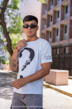 R50 - REMERA ESTAMPA SIGNO - CALAVERA