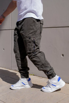 LONDRES - JOGGER CARGO CON PUÑO en internet