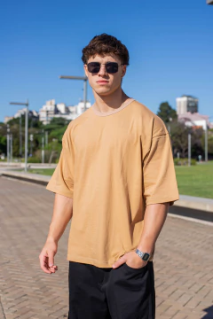 R84 - REMERA OVERSIZE ESTAMPADO PAYASO - comprar online