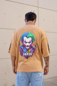 R83 - REMERA OVERSIZE ESTAMPADA JOCKER