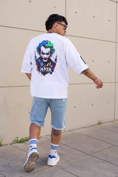 R83 - REMERA OVERSIZE ESTAMPADA JOCKER