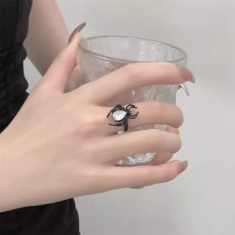 Anillo araña negro