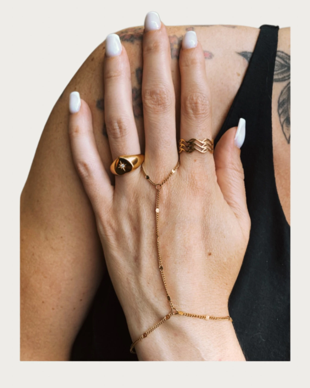 HAND CHAIN GOLD
