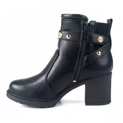 Bota Estela na internet