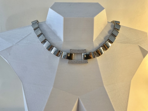 COLAR PRATEADO DE ELOS COM DETALHES CRAVEJADOS