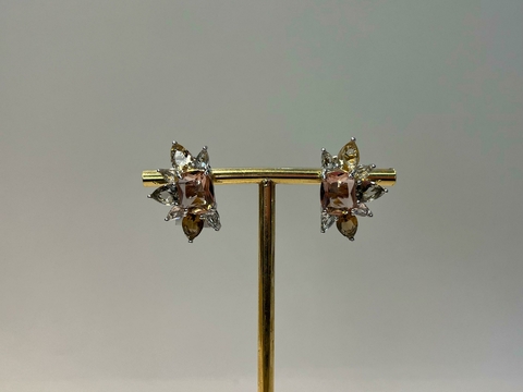 BRINCO MEIA FLOR TOPÁZIO