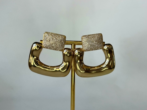 BRINCO ORGÂNICO VAZADO COM DETALHE CRAVEJADO - comprar online