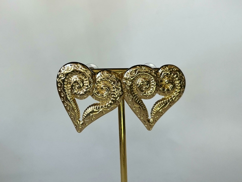 BRINCO BOHO CORAÇÃO DETALHADO