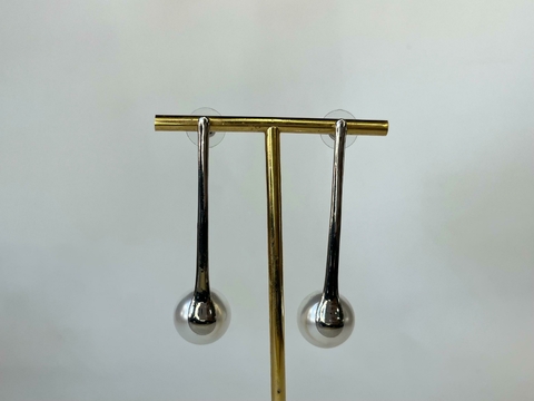 BRINCO ALONGADO COM PÉROLA