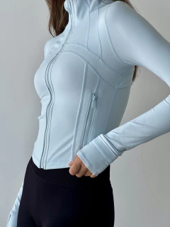 Campera Naia CELESTE - comprar online