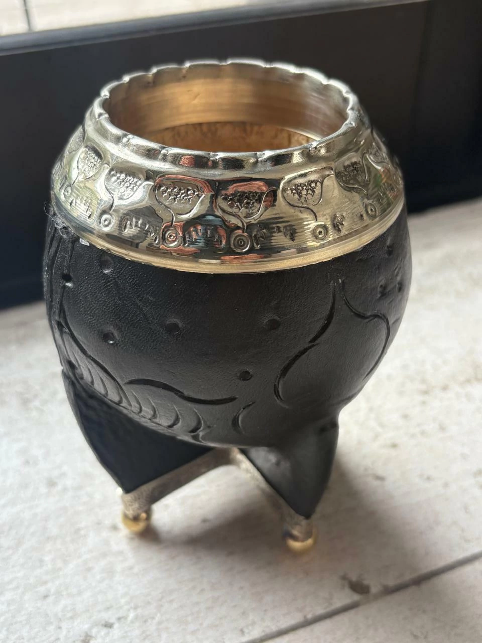 MATE TORPEDO CINCELADO REPUJADO + PATITAS