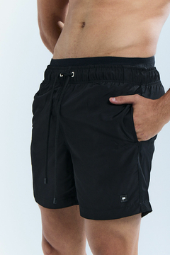 Short volley ad hyper preto na internet