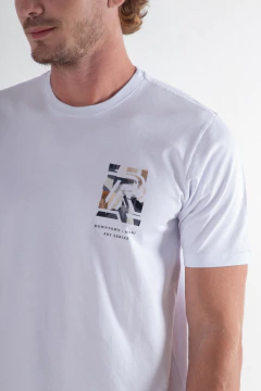 T-SHIRT GRAPHIC AD DOWNTOWN BRANCO na internet