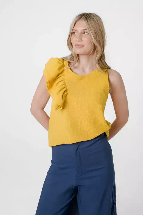 Musculosa con volado delantero - mostaza - FALLA - comprar online
