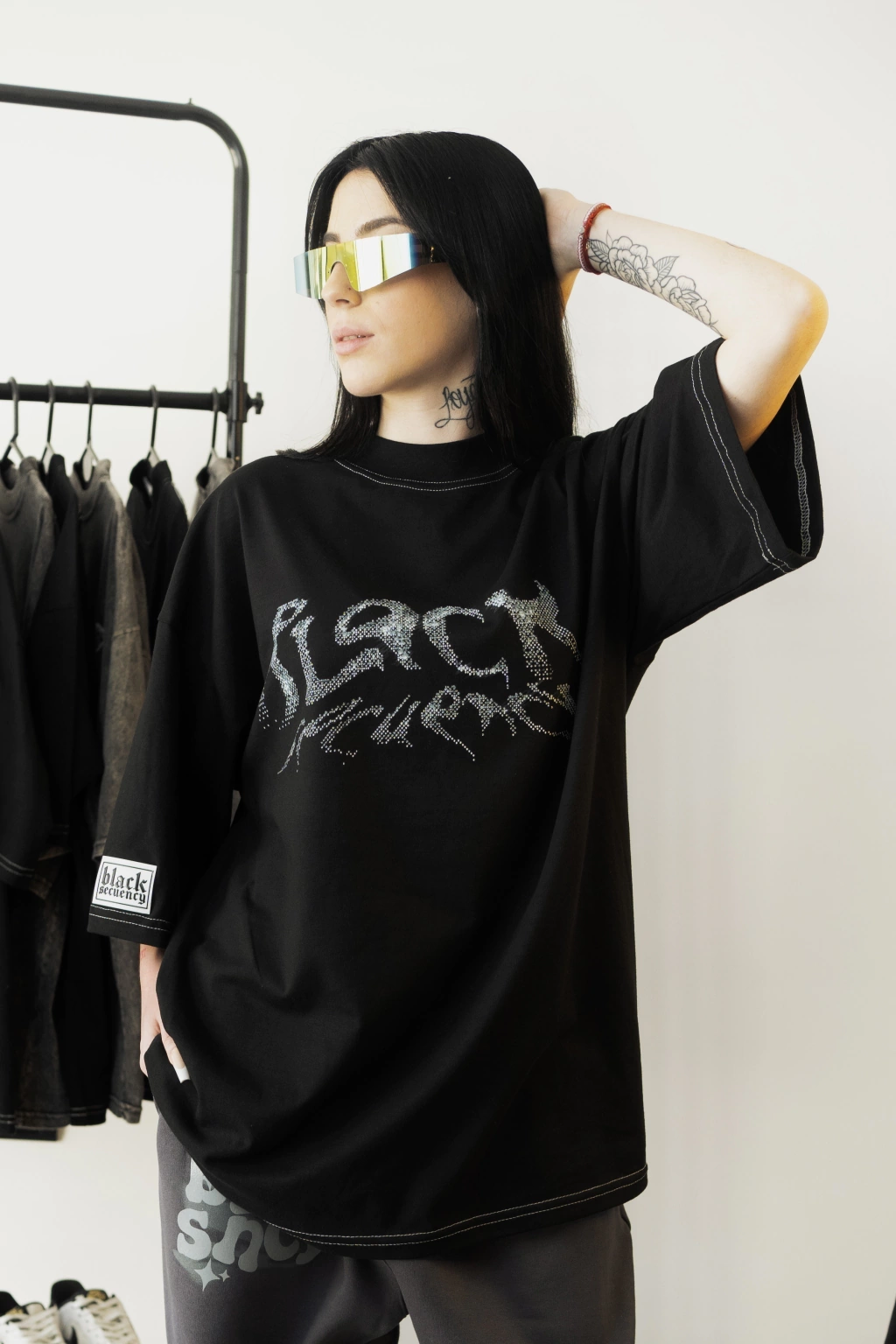 Black Glow Black thumbnail 3