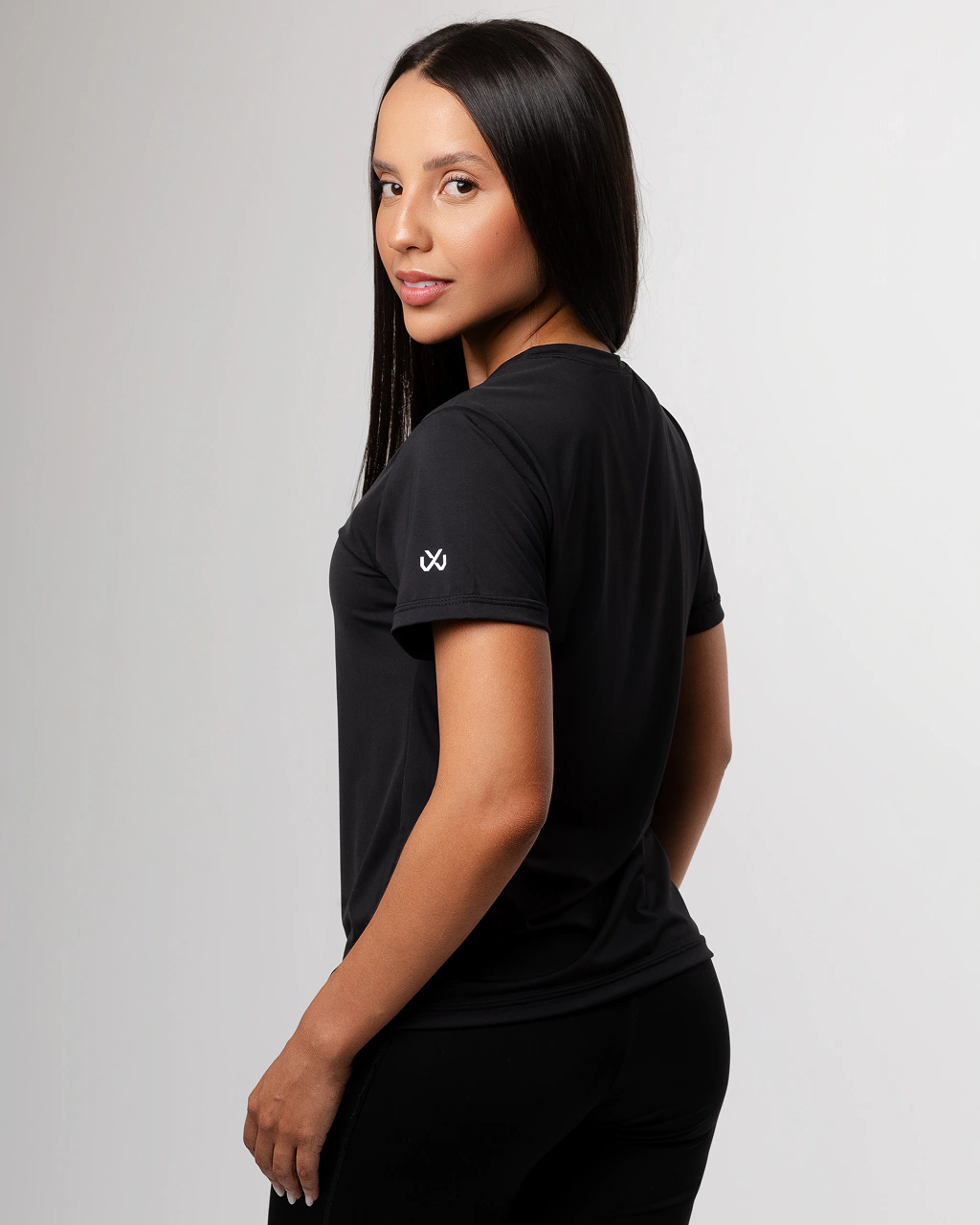 CAMISETA DYNAMIC TECH PRETA - FEMININA