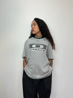 Camiseta Oakley Logo na internet