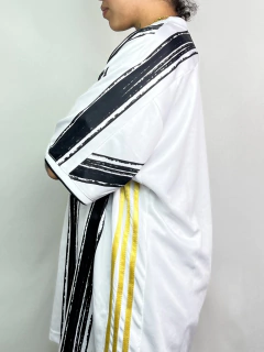Camiseta Juventos - RECRIART BRECHO