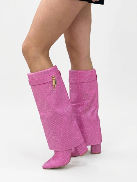 Bota Larga con Brillos Rosados Solapa y Candado Dorado Taco 8 cm