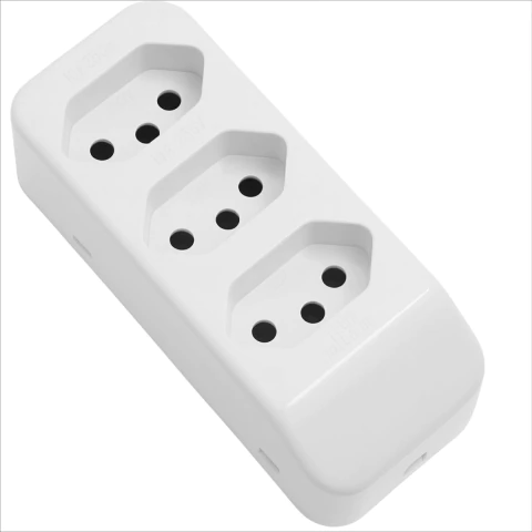 BARRA DE TOMADA FAME COM 3 TOMADAS DE 3 PINOS 20A CINZA